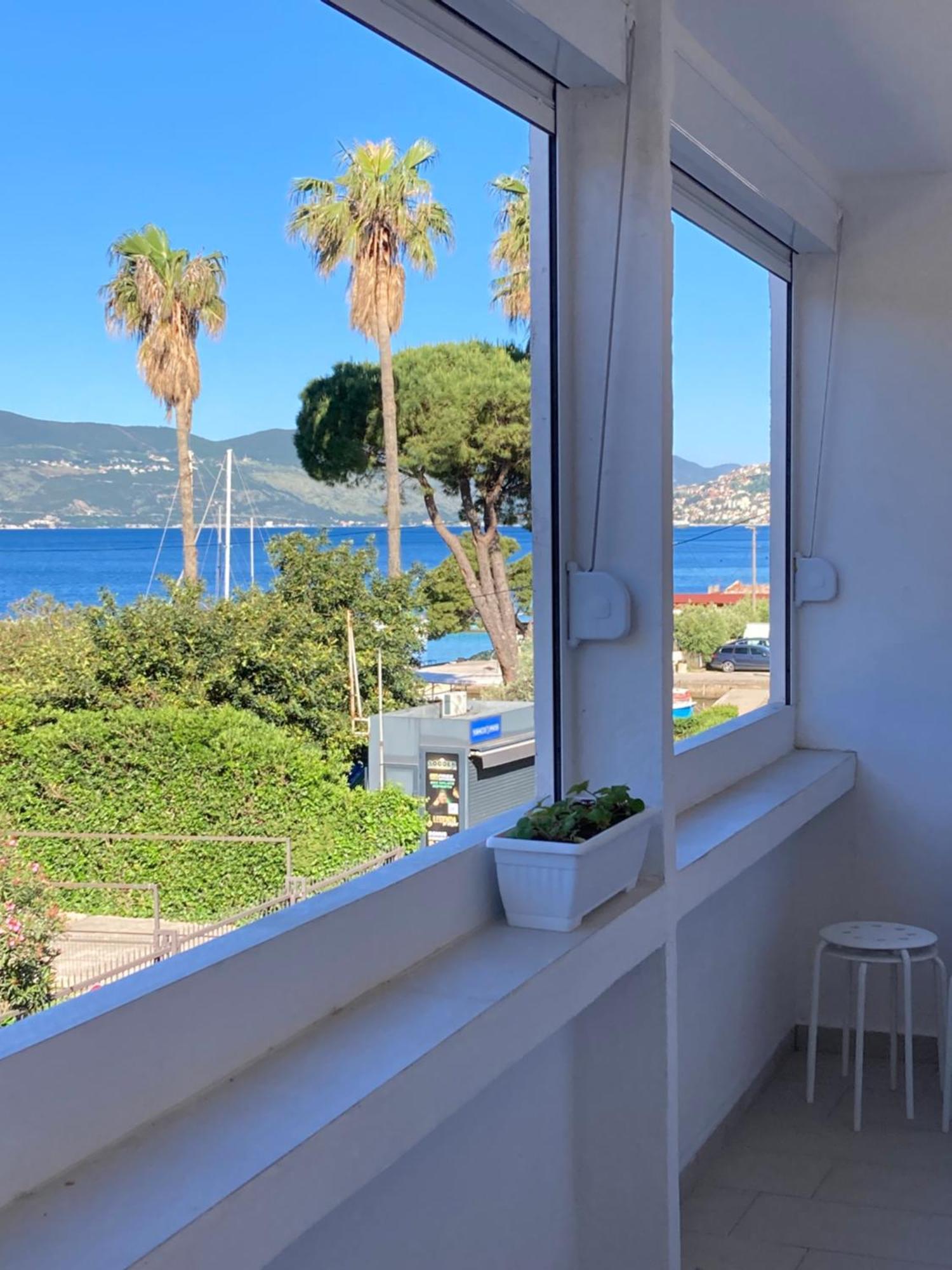 Apartment Seaside Bay Herceg Novi Exterior photo